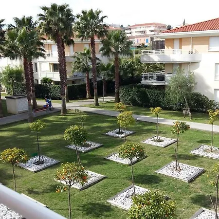 Les Jardins D'antibes דירה